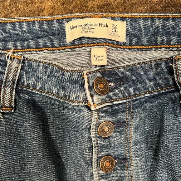 Abercrombie and Fitch Jeans - Picture 2 of 3